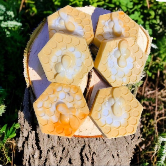 Hand Crafted Oatmeal Honey & Milk Soap Bar - Picture 4 of 7